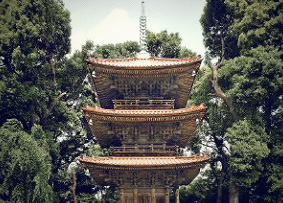 椿山荘三重塔