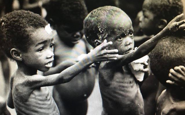 飢餓に苦しむ子供たち