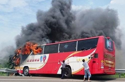 台湾でバス炎上