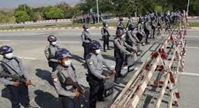 ミャンマーで軍事クーデター発生 軍事政権へ移行 タイを真似た ...